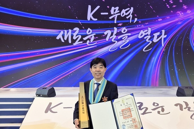 아시아비엔씨 '5천만불 수출의 탑' 수상.. 황종서 대표 ‘은탑산업훈장' 수훈