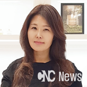 김수미: 코스웨이(주) 대표이사 / 숙명여대 뷰티 최고위 책임교수 / 연세대학교 글로벌 뷰티 최고위 자문교수 / (사)한국마케팅협회 트렌드연구소장 / 2017 필립코틀러 어워즈 심사위원.