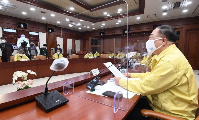홍남기 부총리 주재로 열린 2021년 제1차 혁신성장전략회의에서 'K-뷰티 혁신 종합전략'이 발표됐다.