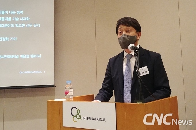 배은철 대표는 국내 최초 '깎아 쓰는 젤펜슬'을 개발하는 등 시장에 없는 선제적 기술력으로 색조ODM 혁신을 이끌고 있다.
