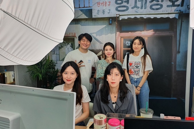 뷰티더라이브의 더우인 라이브 방송 모습. 콘텐츠+커뮤니티 라이브 커머스 마케팅의 결합이다.