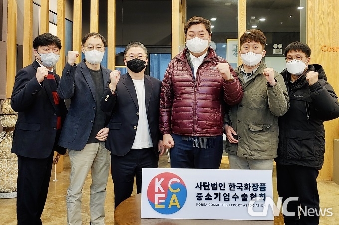 화수협은 강영주 국무총리실 시민사회비서관과 제조업자 표기 삭제 관련 간담회를 가졌다.