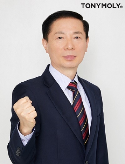 토니모리는 신임 김승철 사장을 선임하고, 온라인 및 해외시장 진출로 체질 강화에 나선다.