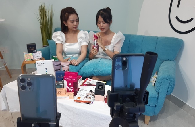 코스앤코비나의 페이스북 마케팅.