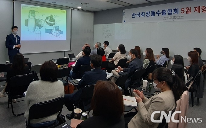 이노코스텍은 3D 디자인 시뮬레이션을 선보였다.