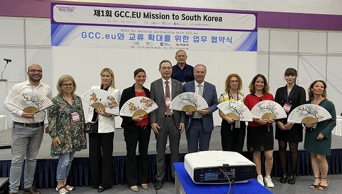 제1회 미션코리아의 업무 협약식.(사진 중앙 크리스토프 메슨 GCC회장과 윤주택 IBITA회장)
