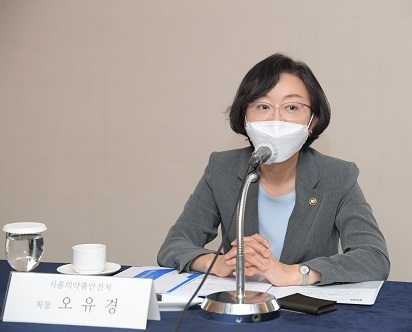 오유경 식약처장은 취임 42일만에 화장품업계와 만나 글로벌 경쟁력 강화방안을 논의했다.