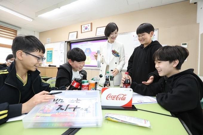 '빌려쓰는 지구월드' 수업이 서울 선유중을 시작으로 재개됐다.