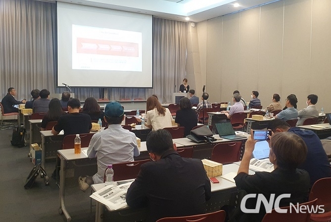 대한화장품산업연구원 류보미 연구원은 8개국 글로벌 기업의 온라인 마케팅 담당자의 성공 노하우를 소개했다.