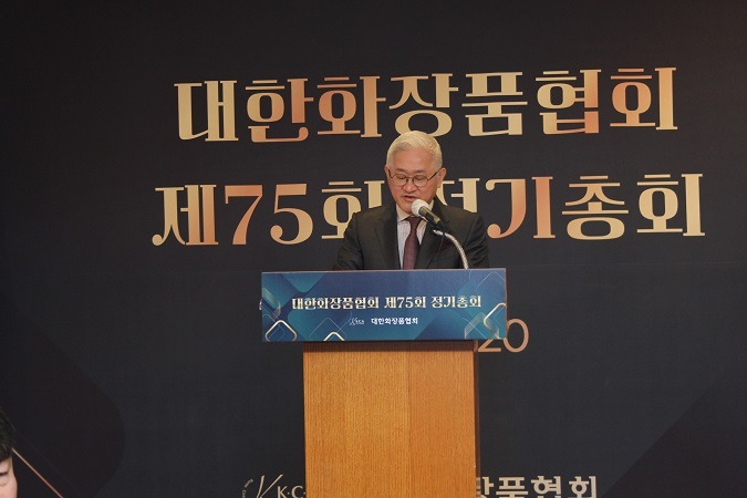 서경배 회장은 "화장품협회가 산업의 구심점으로 경쟁력을 높이고 수출강국 위상을 높일 수 있도록 주요 사업을 적극 추진하겠다"라고 강조했다.