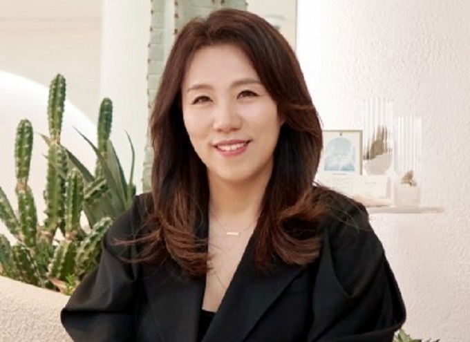 LG생활건강은 29일 이사회에서 로레알 출신의 이선주 사장을 신임 CEO에 선임했다.