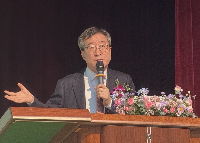 Veteran Cosmetic Scientist's 37-Year Belief... It's Time to Wield the Sword of Innovation over Regulation