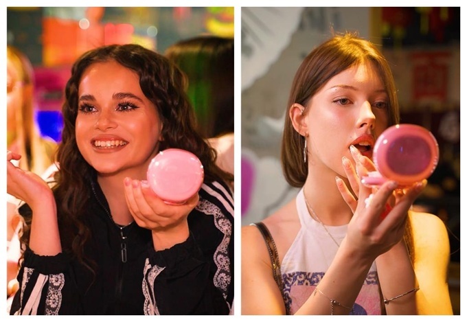 어뮤즈의 러시아 레투알 론칭 행사 모습.